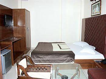 Hotel Snow White Deluxe New Delhi